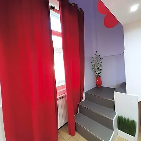 לינה וארוחת בוקר Red House נאפולי