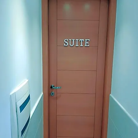 Red House 4* נאפולי