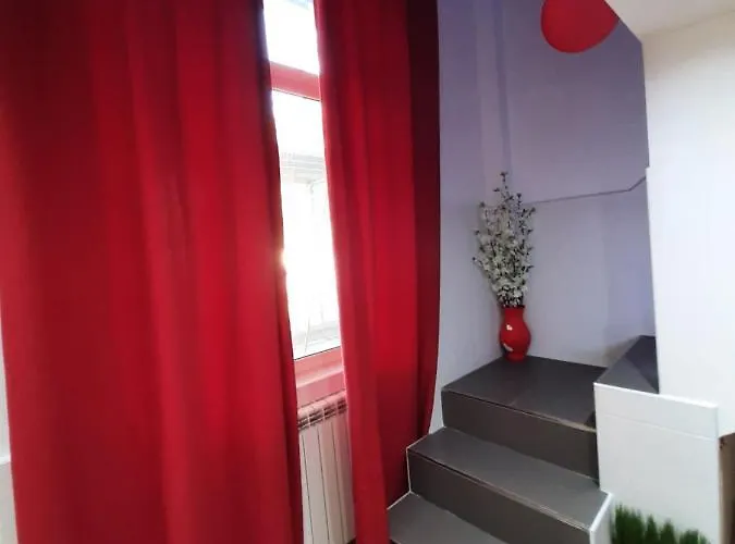 Bed & Breakfast Red House 3*